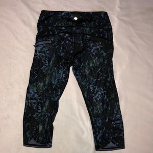 Cute, like-new Lulu Lemon capri yoga pants